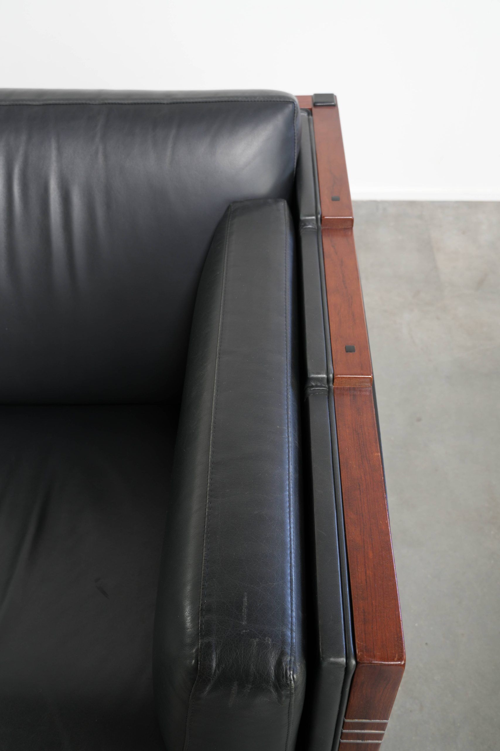 3-seater black cow leather sofa in timeless Art Deco design