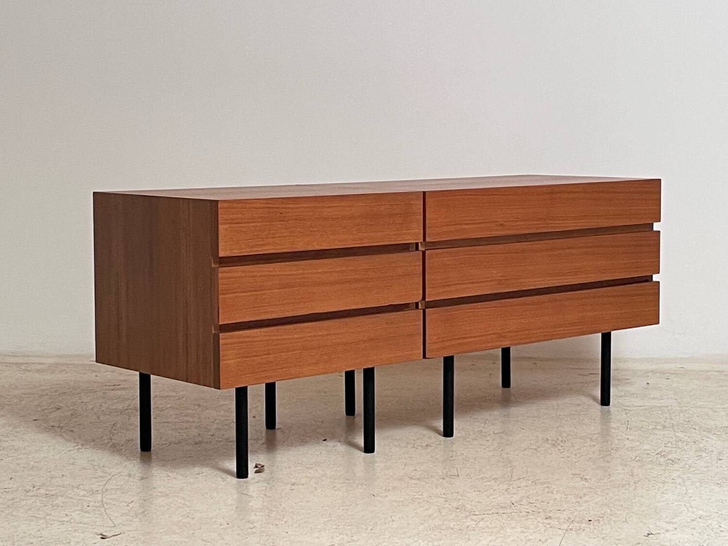 Pair of teak chests of drawers from the 1950s.