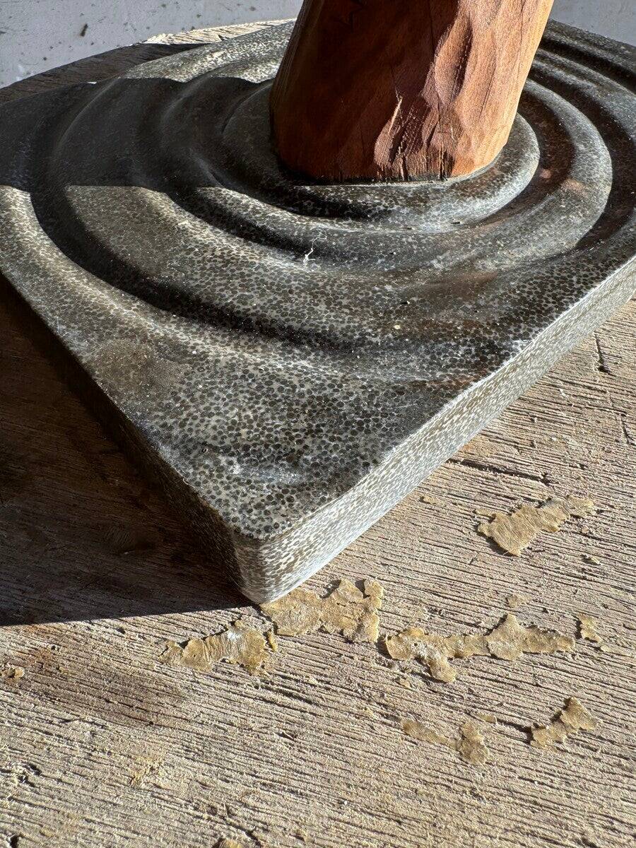 Walter De Buck "Het Hand" — Red-brown Wood Hand Sculpture on Dark Grey Concrete Base (1980)