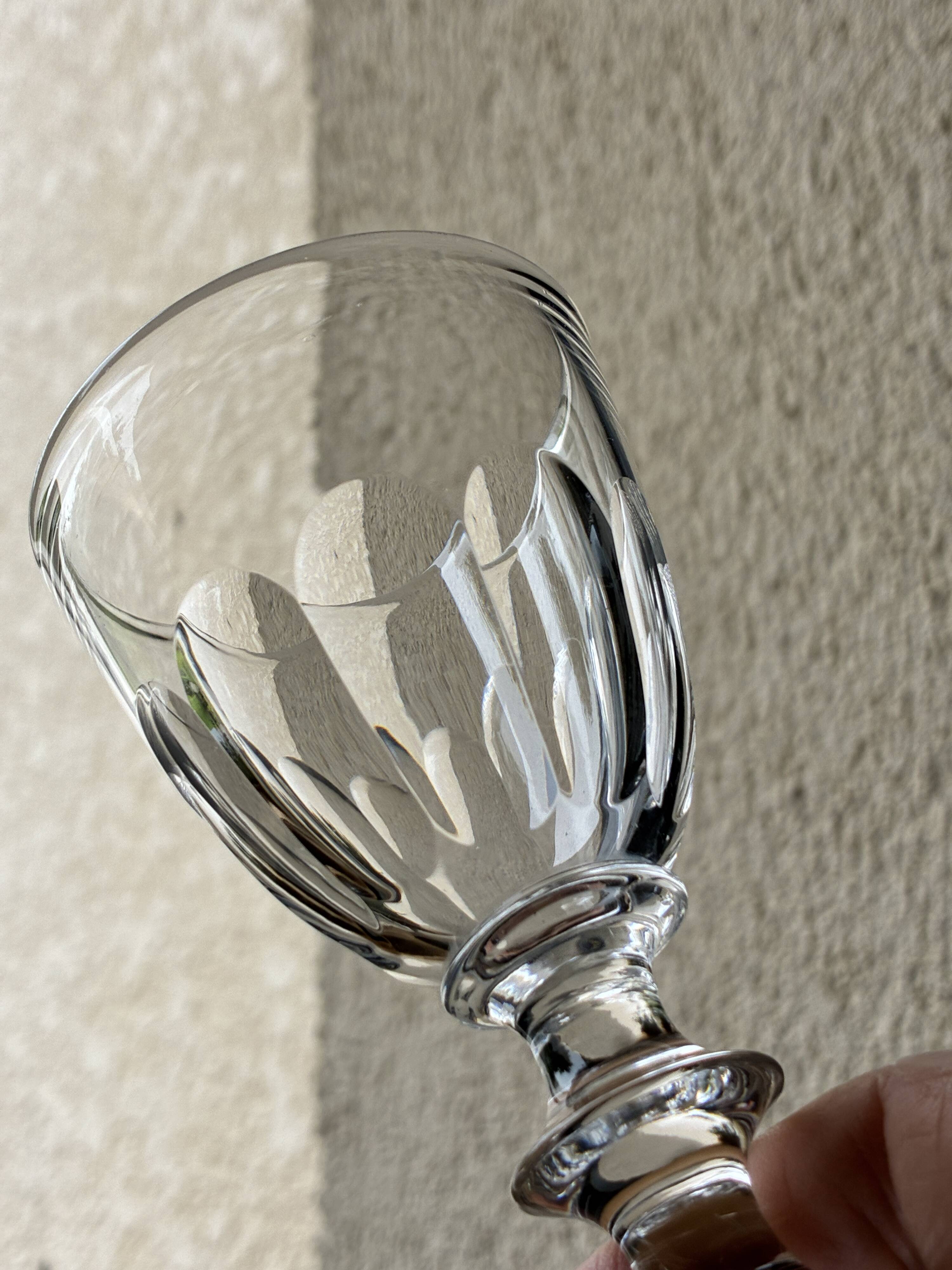 Set of 4 crystal glasses for liqueur.