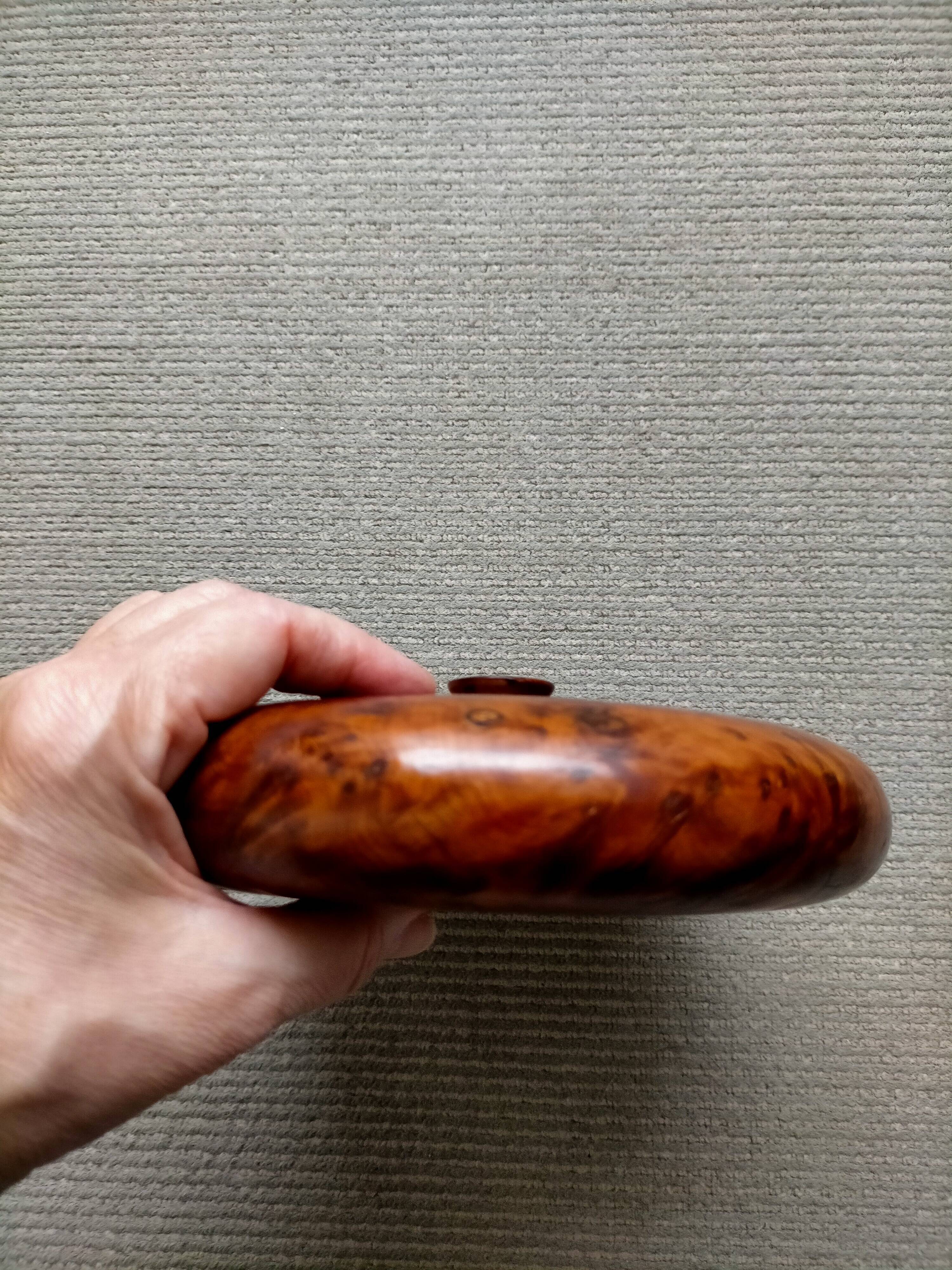 Thuya magnifying glass box