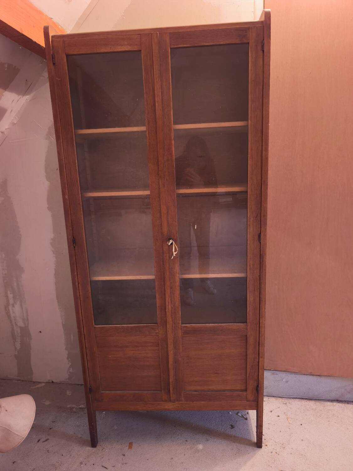 Antique wooden display cabinet – vintage spirit / 1950s