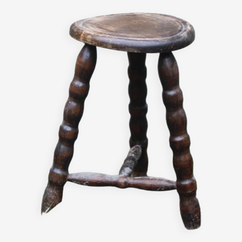 Tripod stool with bossed feet