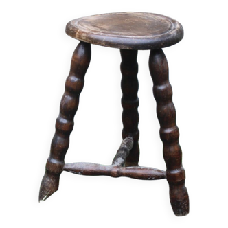 Tripod stool with bossed feet