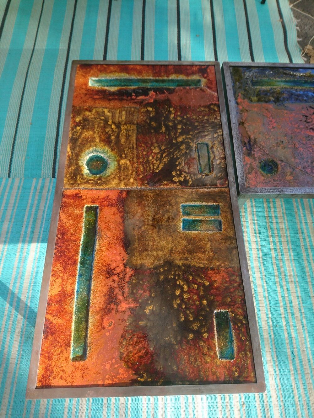 Set of 2 tables enamelled lava