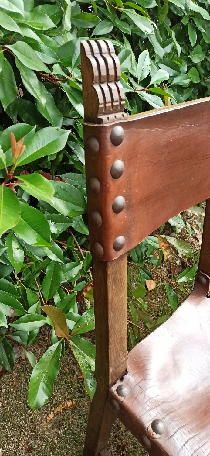 Lot 4 chaises espagnoles en cuir et bois
