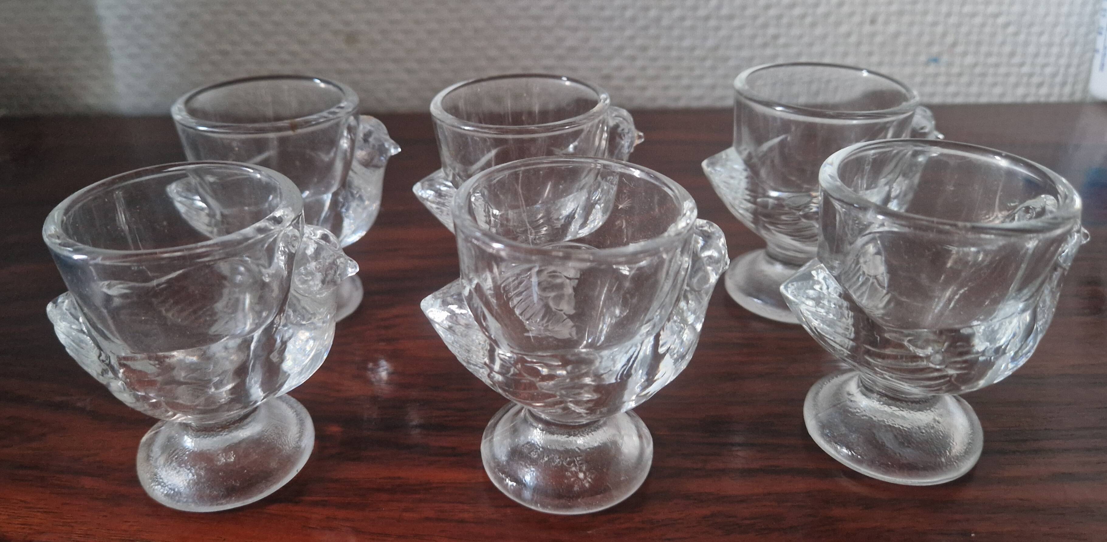 Set of 6 vintage moulded glass egg cups – very good condition