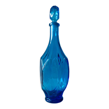 Carafe bleue en verre