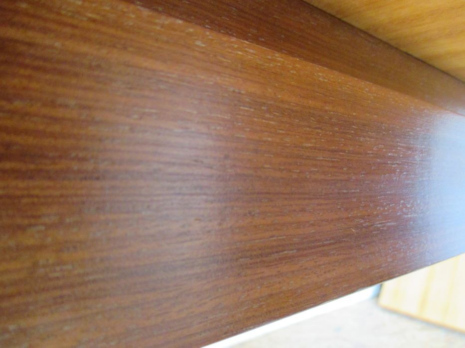 Mr. Gascoin's alvéole, round table