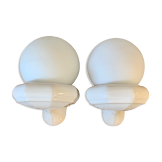 Paire d'appliques en opaline et porcelaine