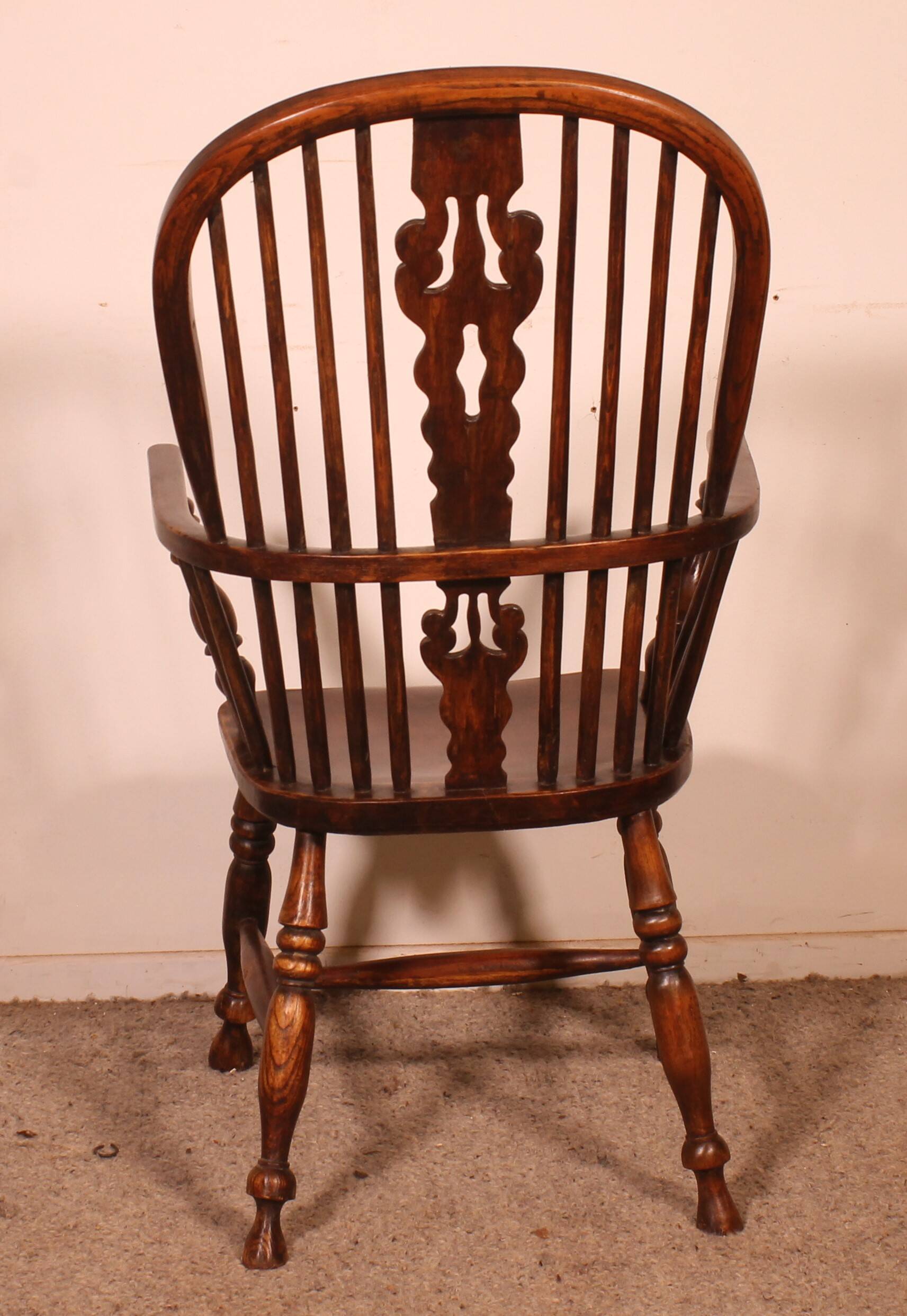 Windsor armchair in ash and elm from the early 19th century