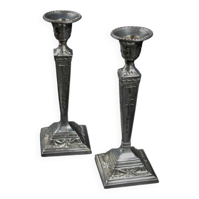 Paire de bougeoirs néoclassiques en métal argenté, style victorien