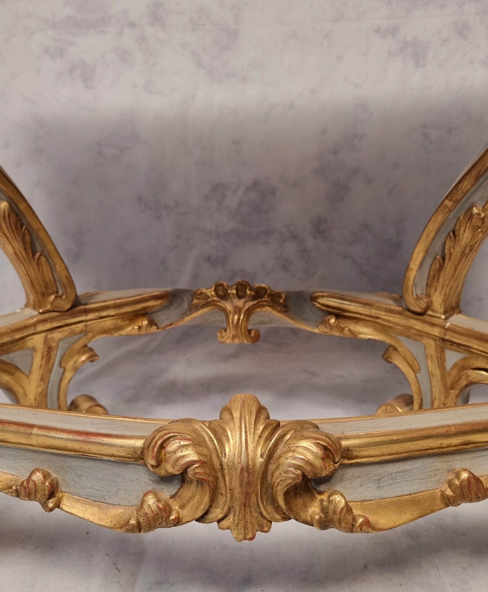 Console de style louis xv sur quatre pieds - bois laqué - 19ème