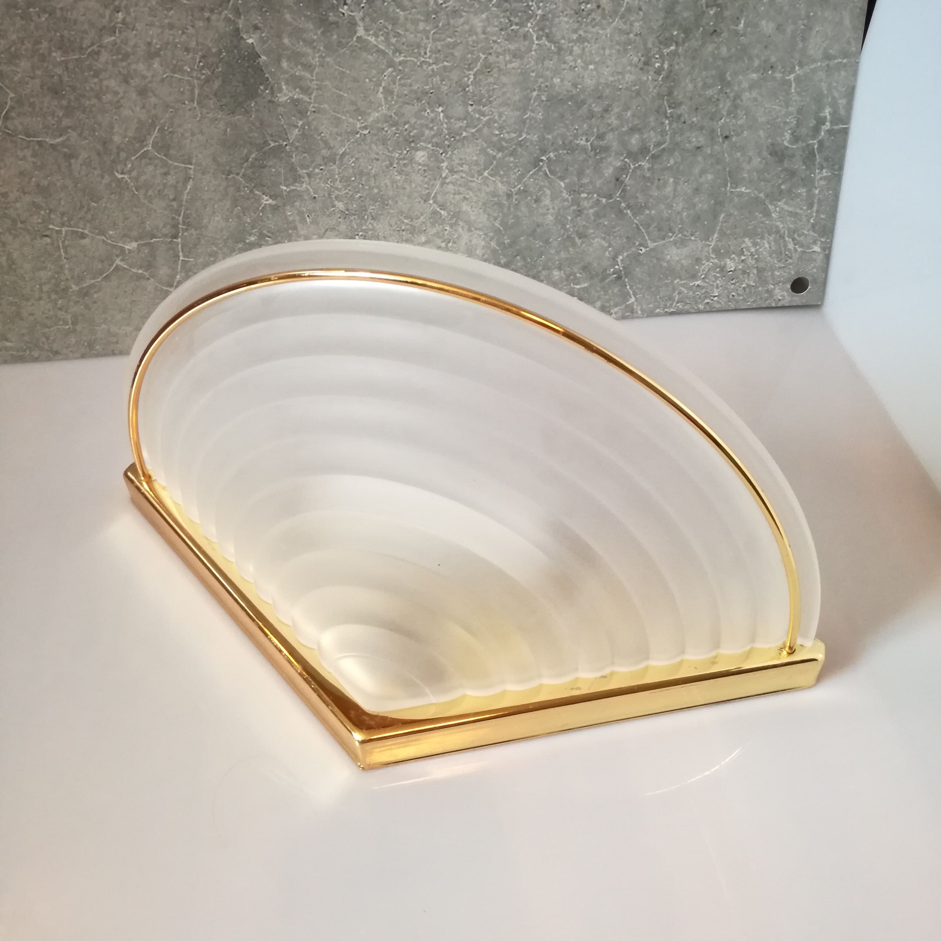 Half moon wall lamp in glass and gold metal L31