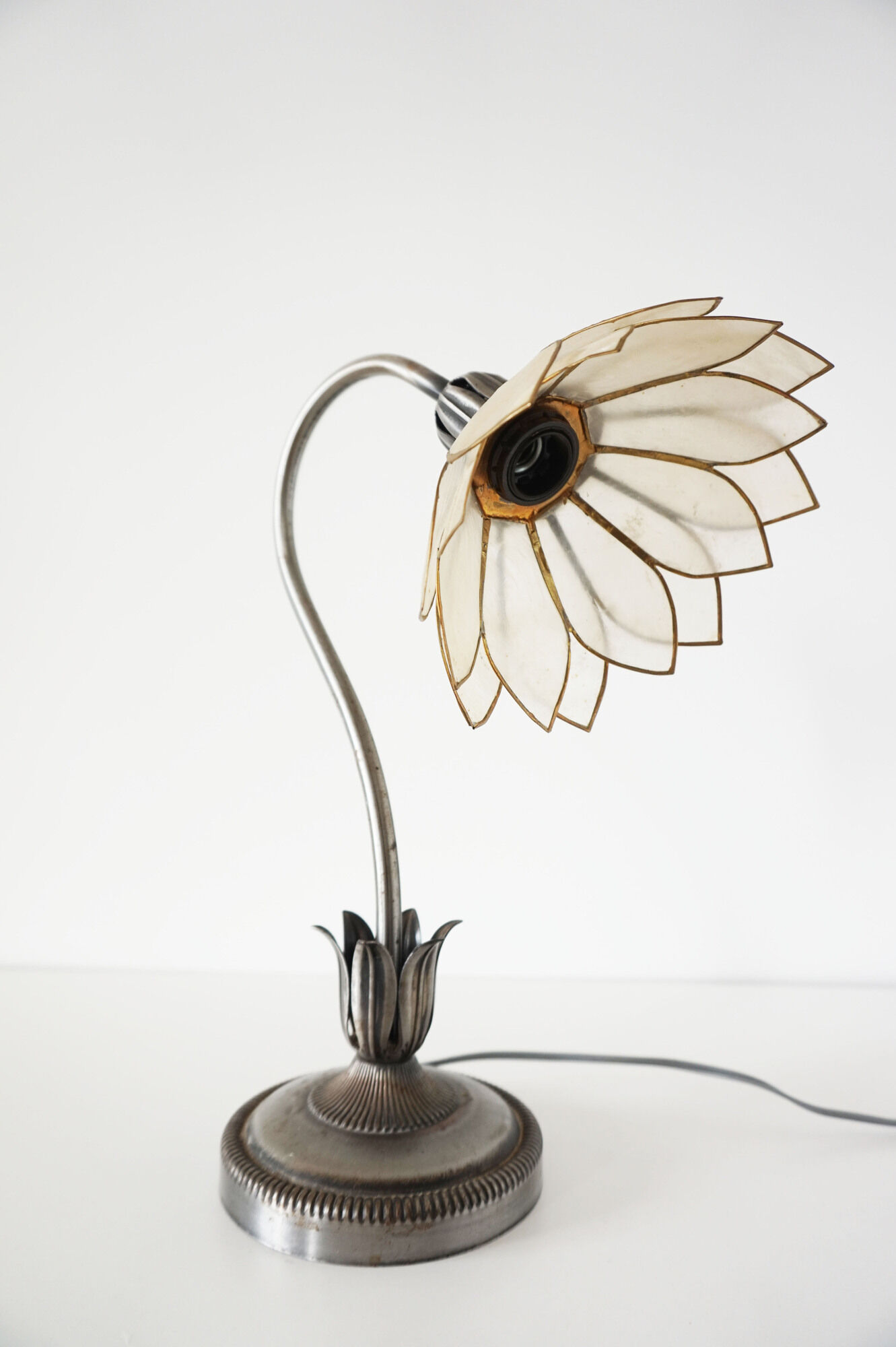 Metal flower lamp and ancient mother-of-pearl