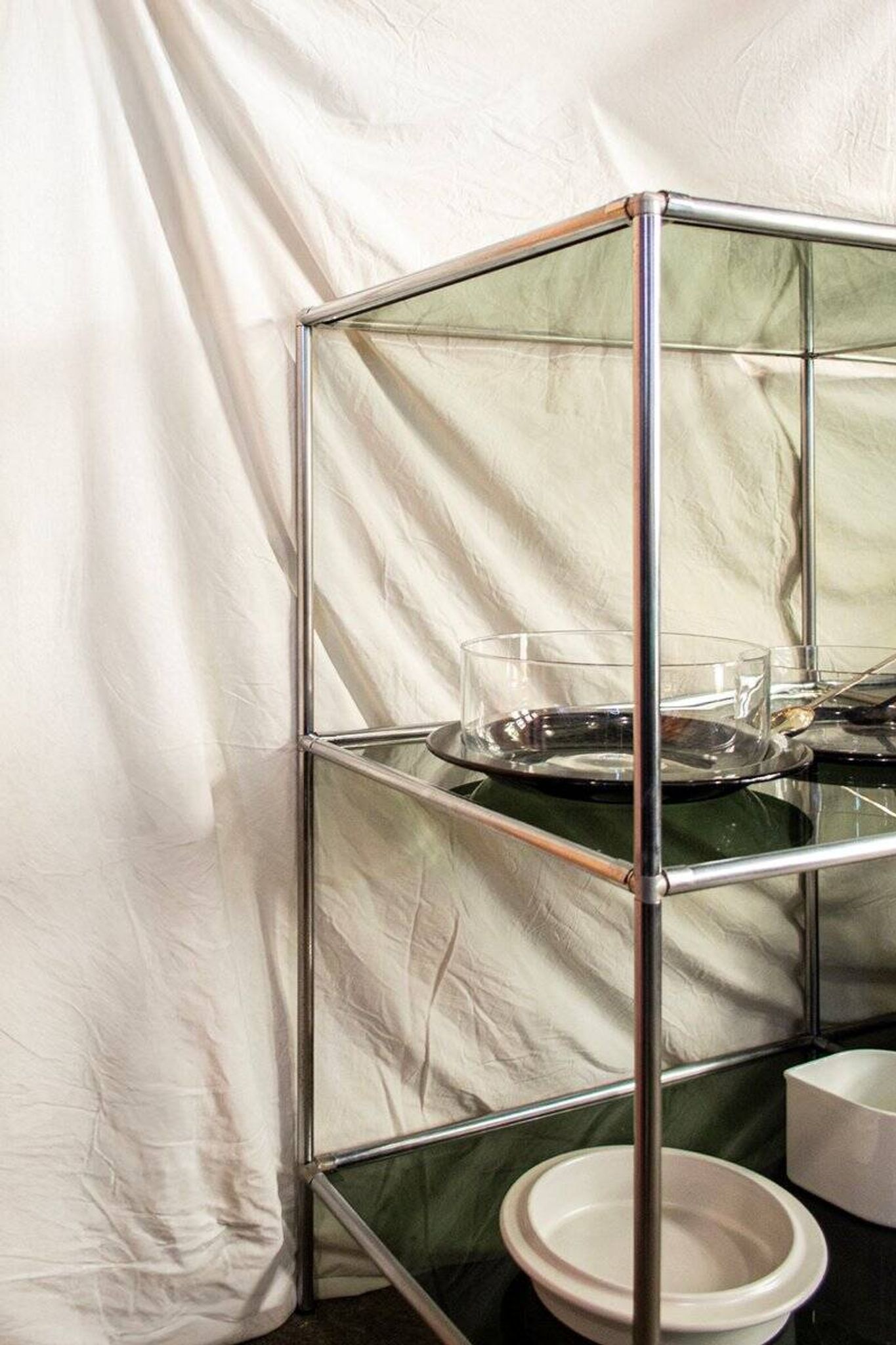 Vintage self-supporting library in steel and glass by Poul Cadovius for Royal System Denmark, 1960s.