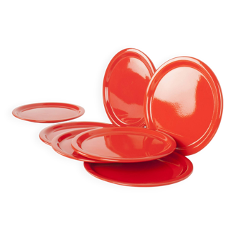 Assiettes rouge vermillon