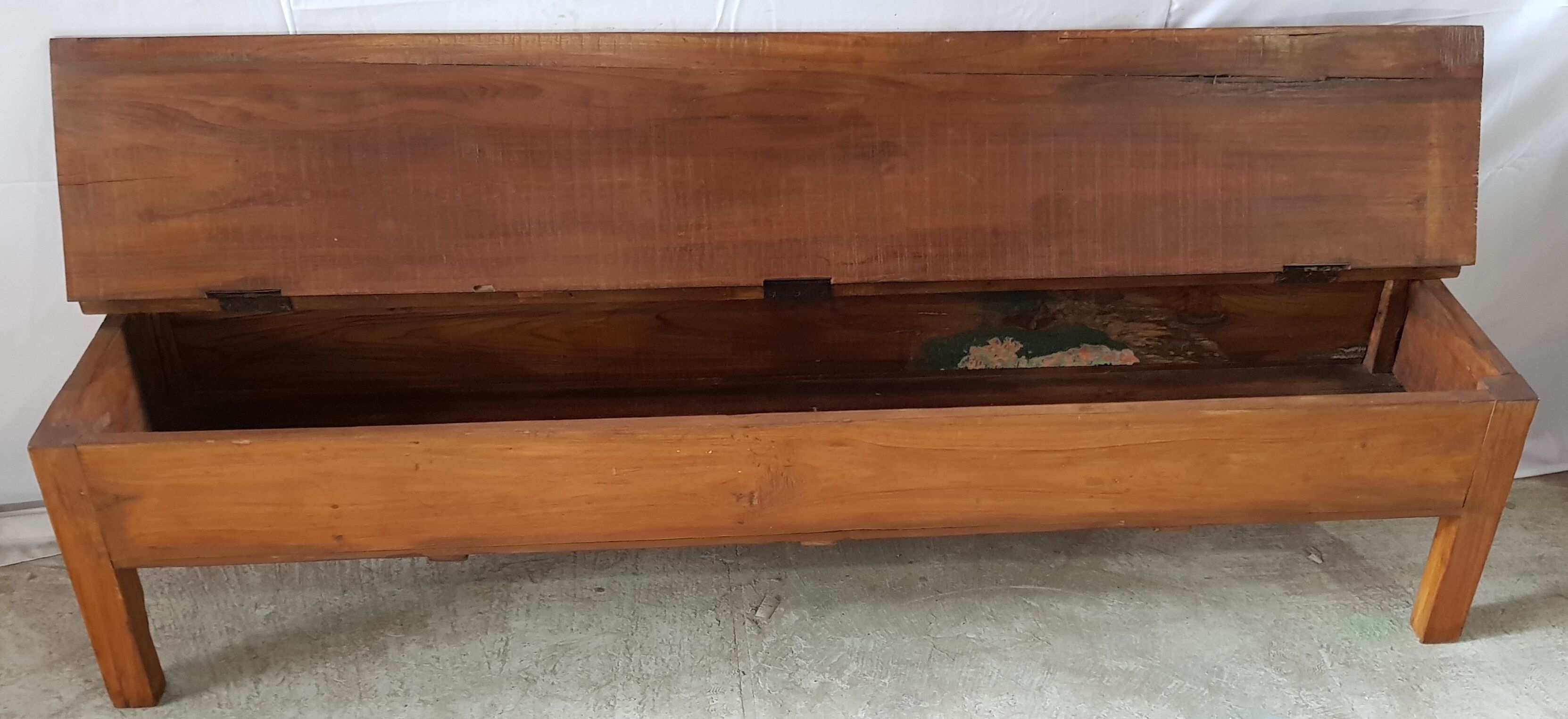 Chest / bench in teak