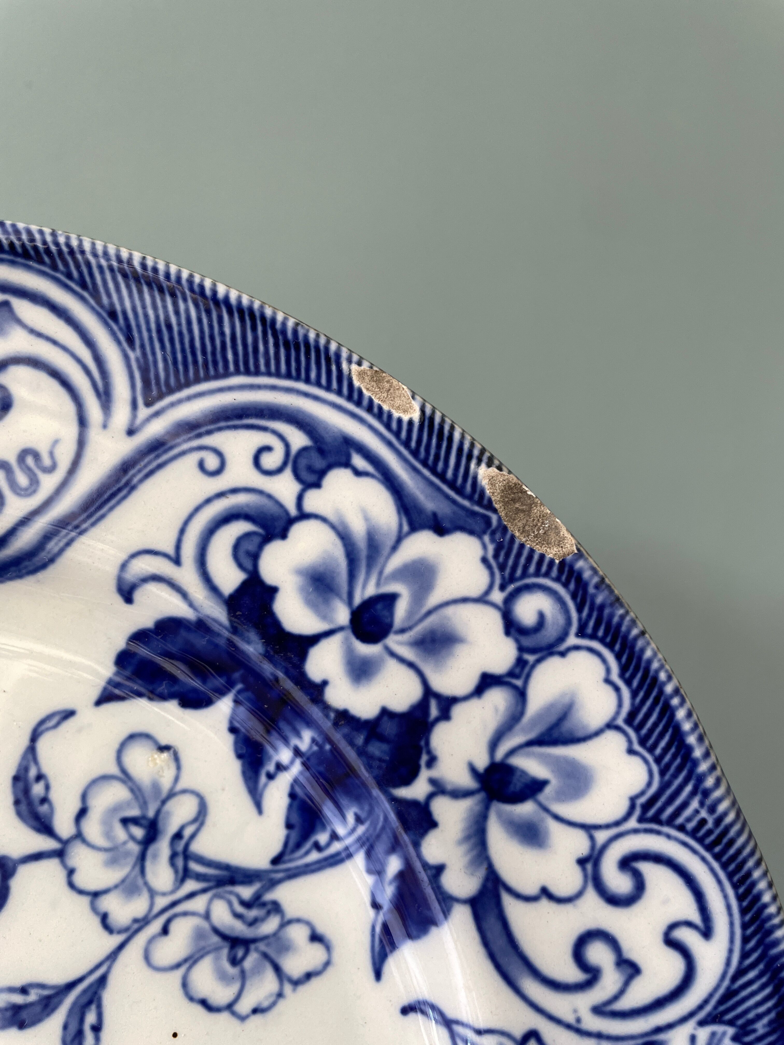 Set of 4 flat plates Creil and Montereau, Flora model