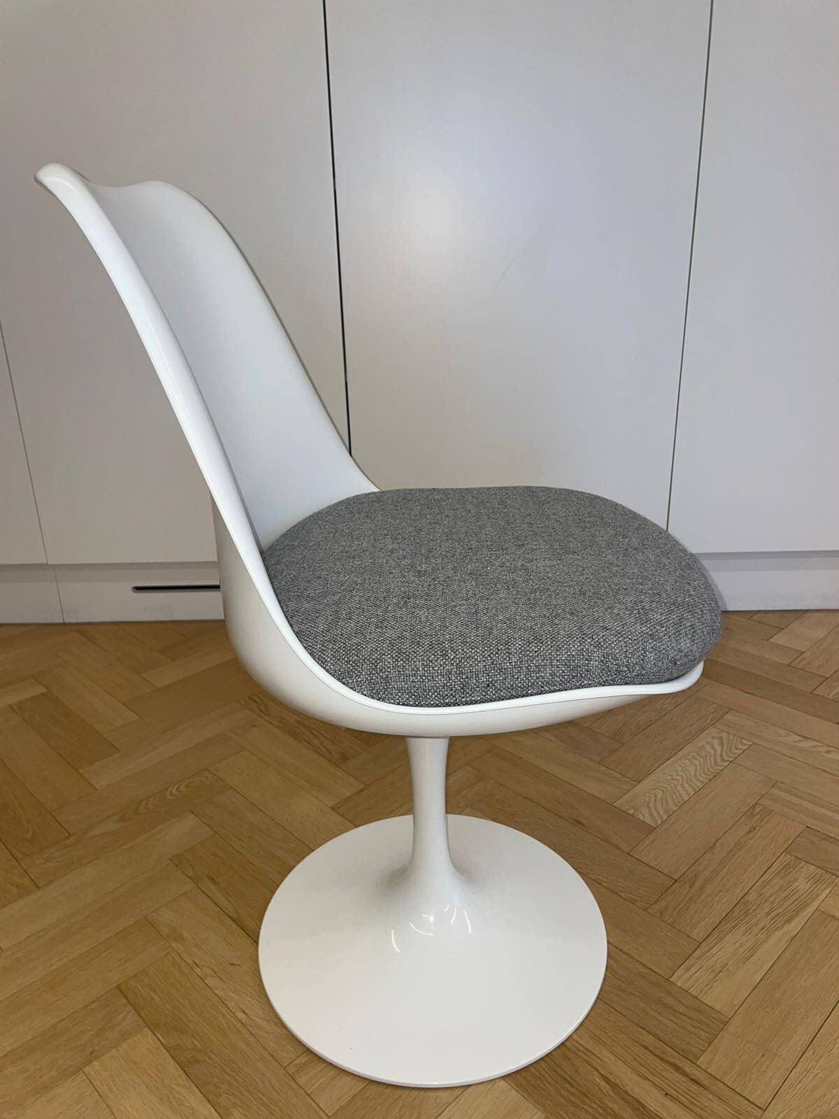 Saarinen marble table Edition Knoll and its 4 tulip chairs (set of 5)
