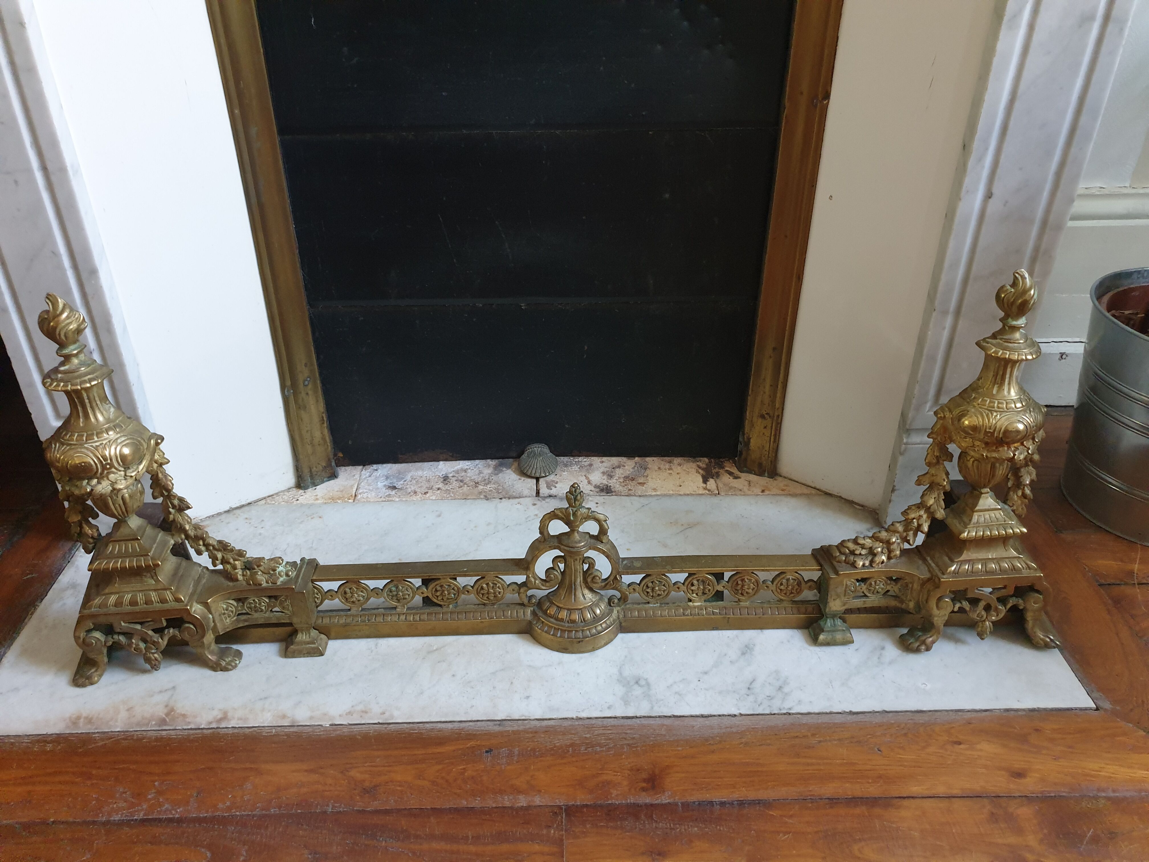 Chenêts and chimney bar in bronze nineteenth century.