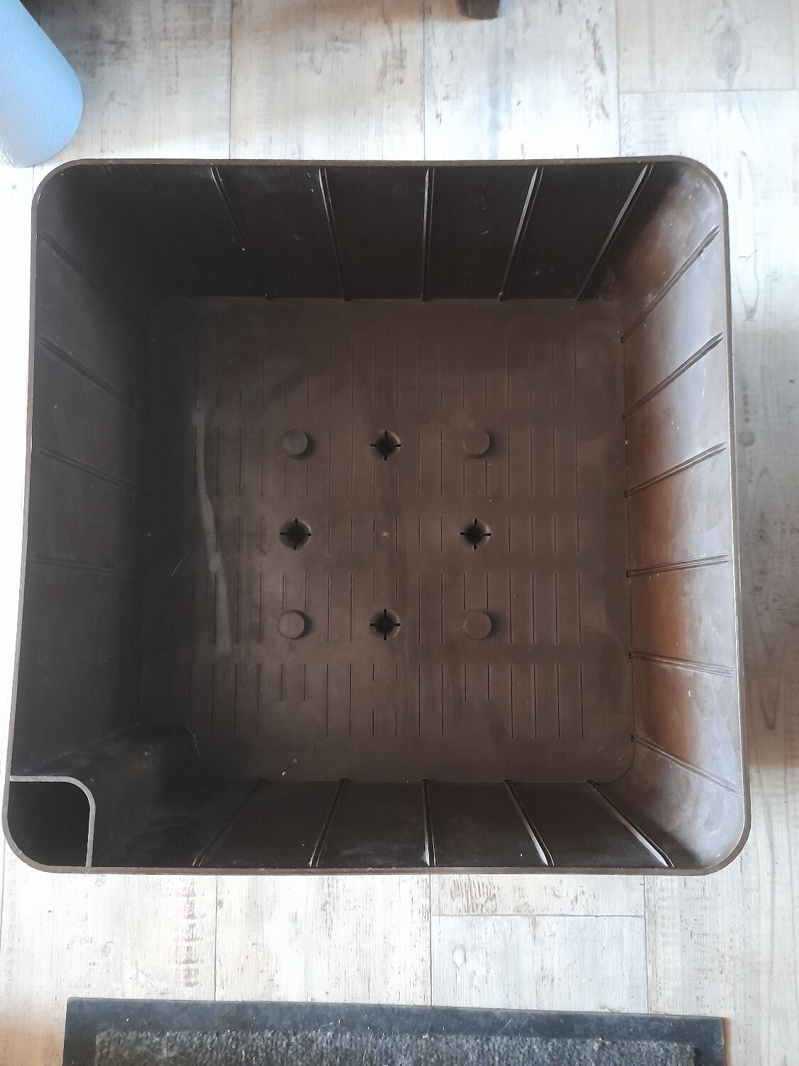 Flower box with water reserve year 1980