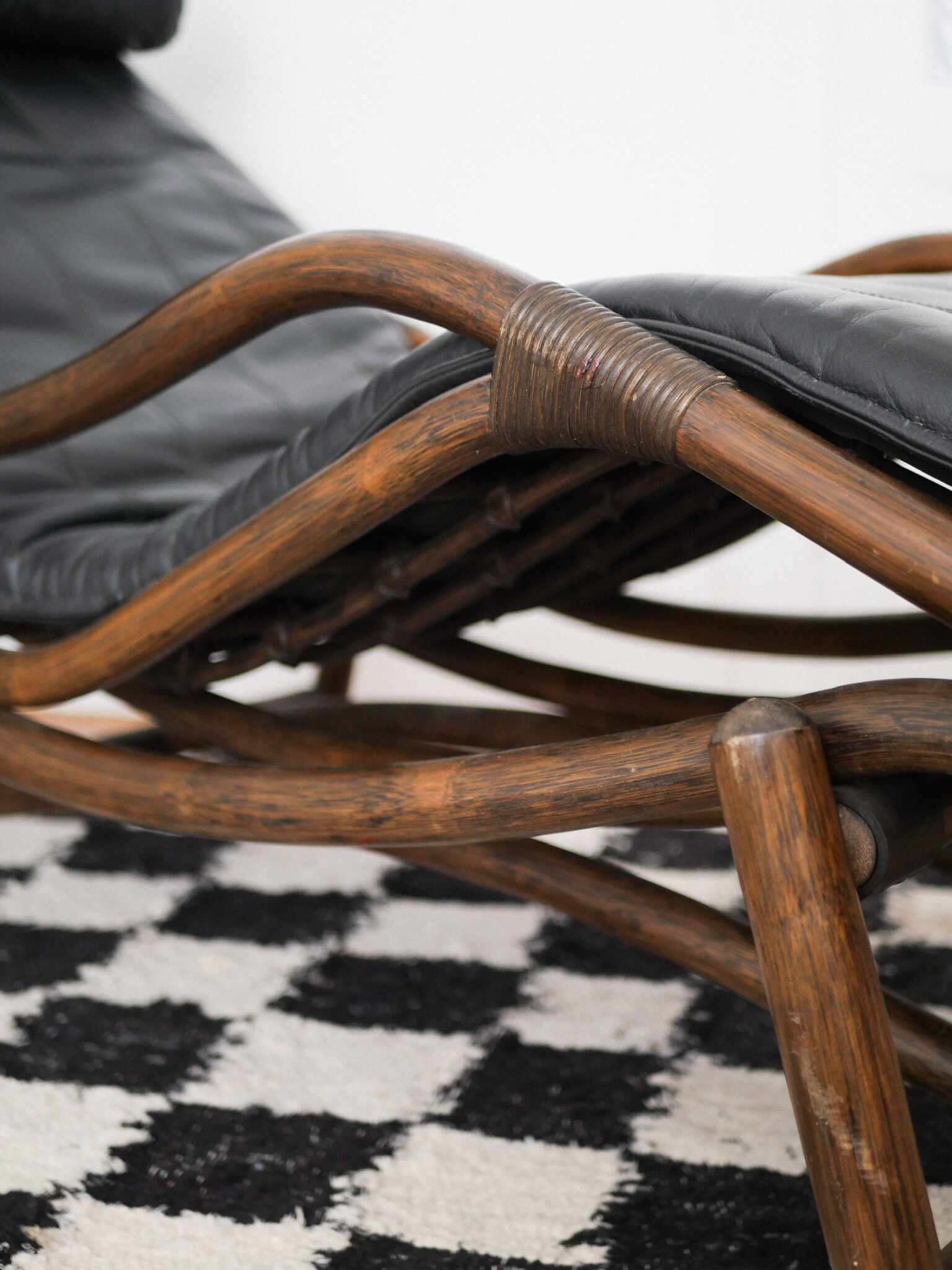 Rattan chaise longue