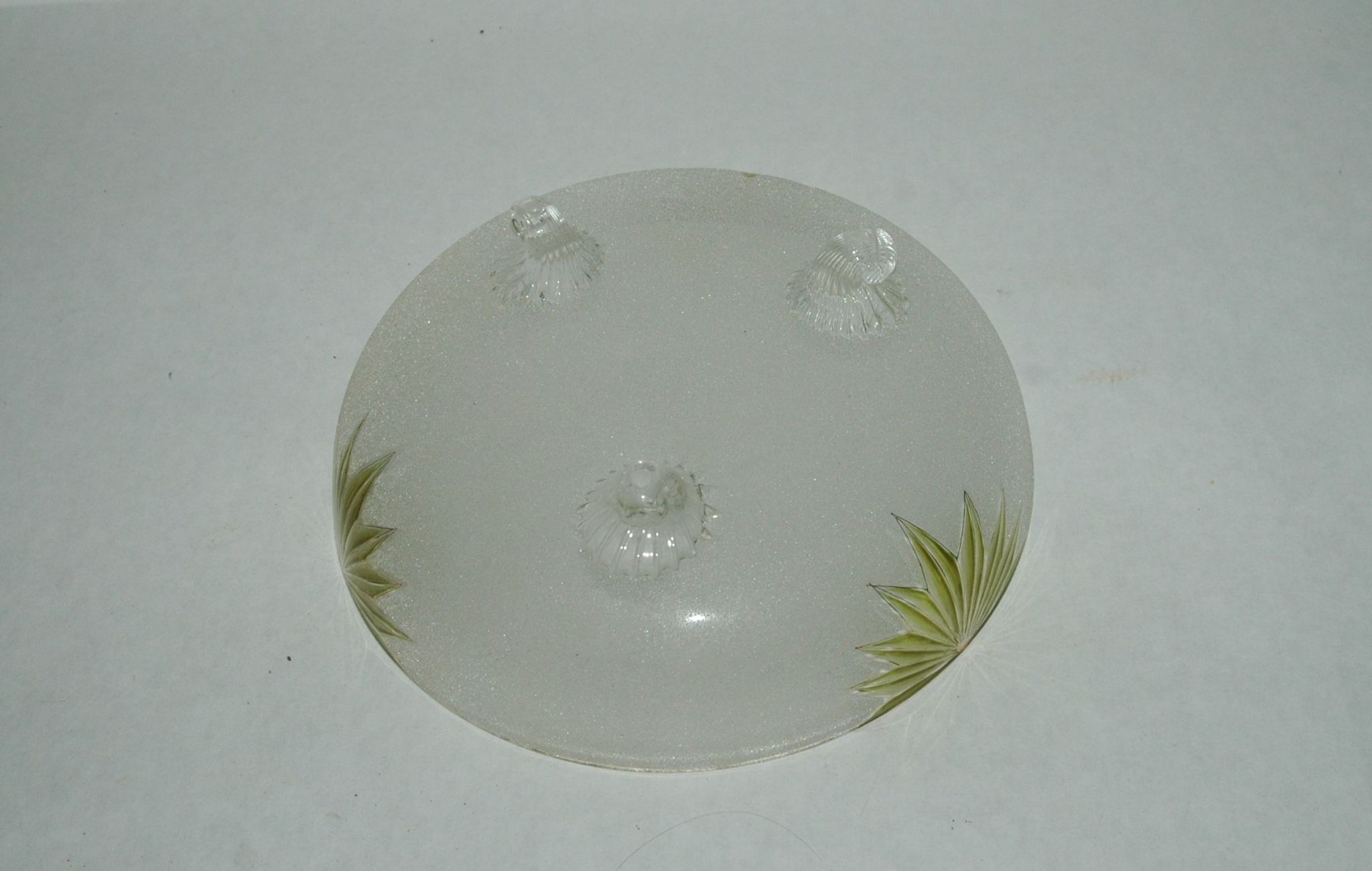 Coupe en verre givré et émaillé art-nouveau