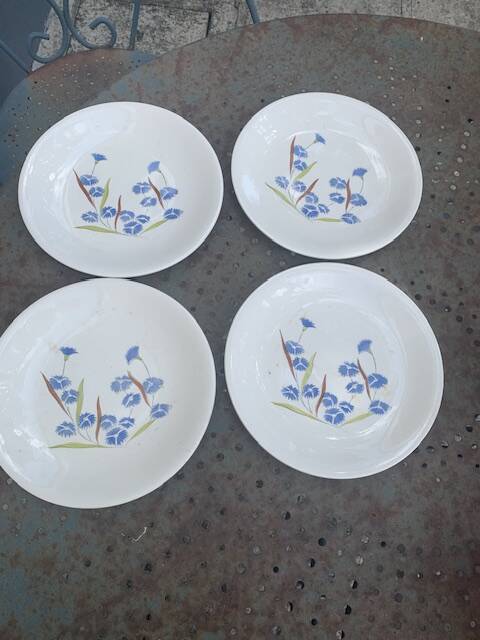 Set of 4 dessert plates Longchamp model of old bluebells.