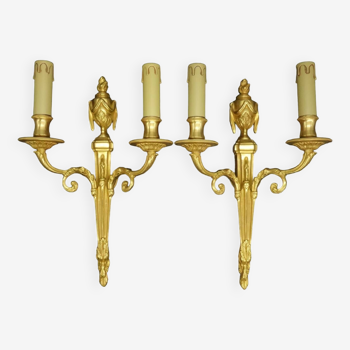 Paire de grandes appliques à l'urne au flambeau style Louis XVI