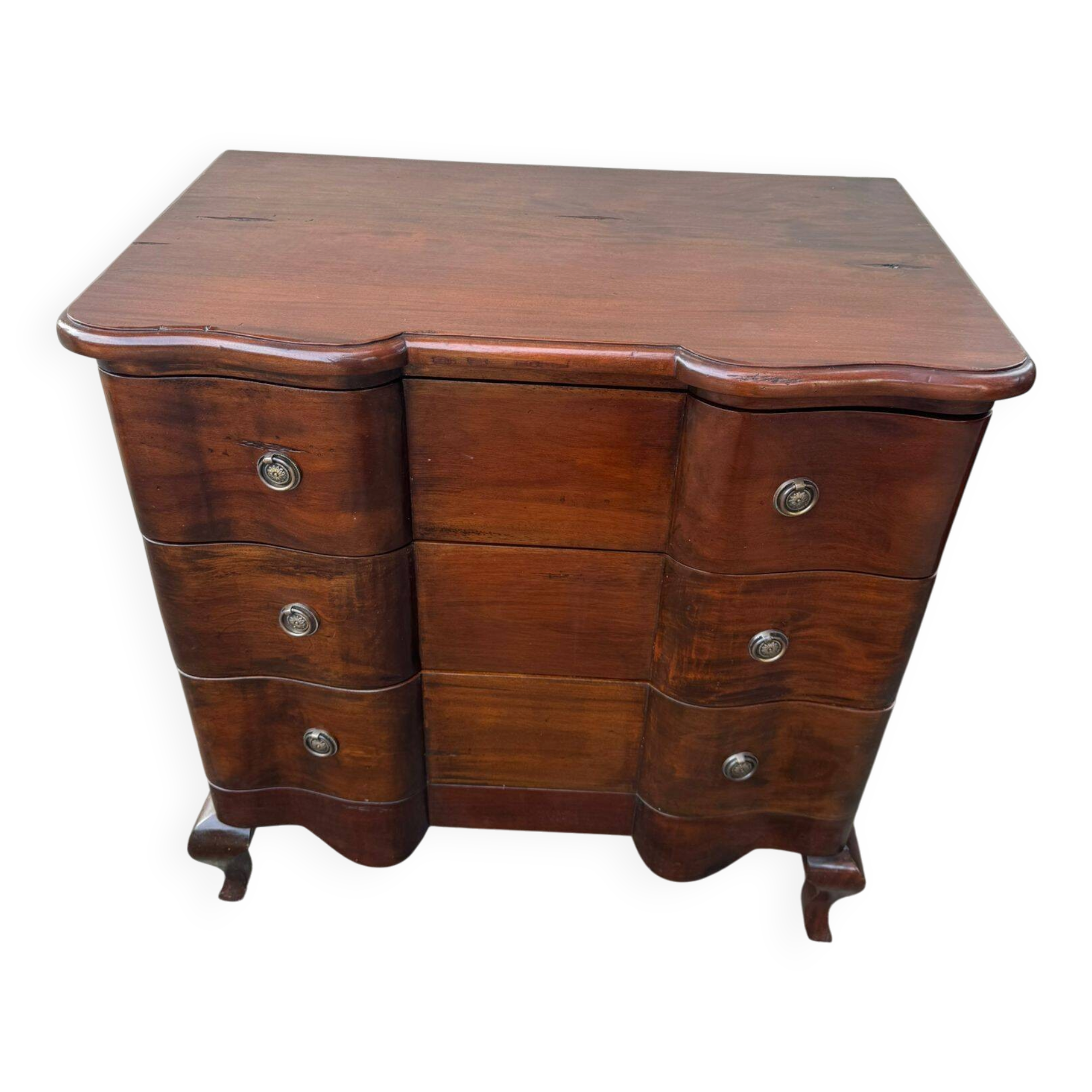 Commode sauteuse galbée style Louis XV