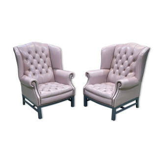 Paire de fauteuils Chesterfield à oreilles des années 1980 en cuir rose pâle