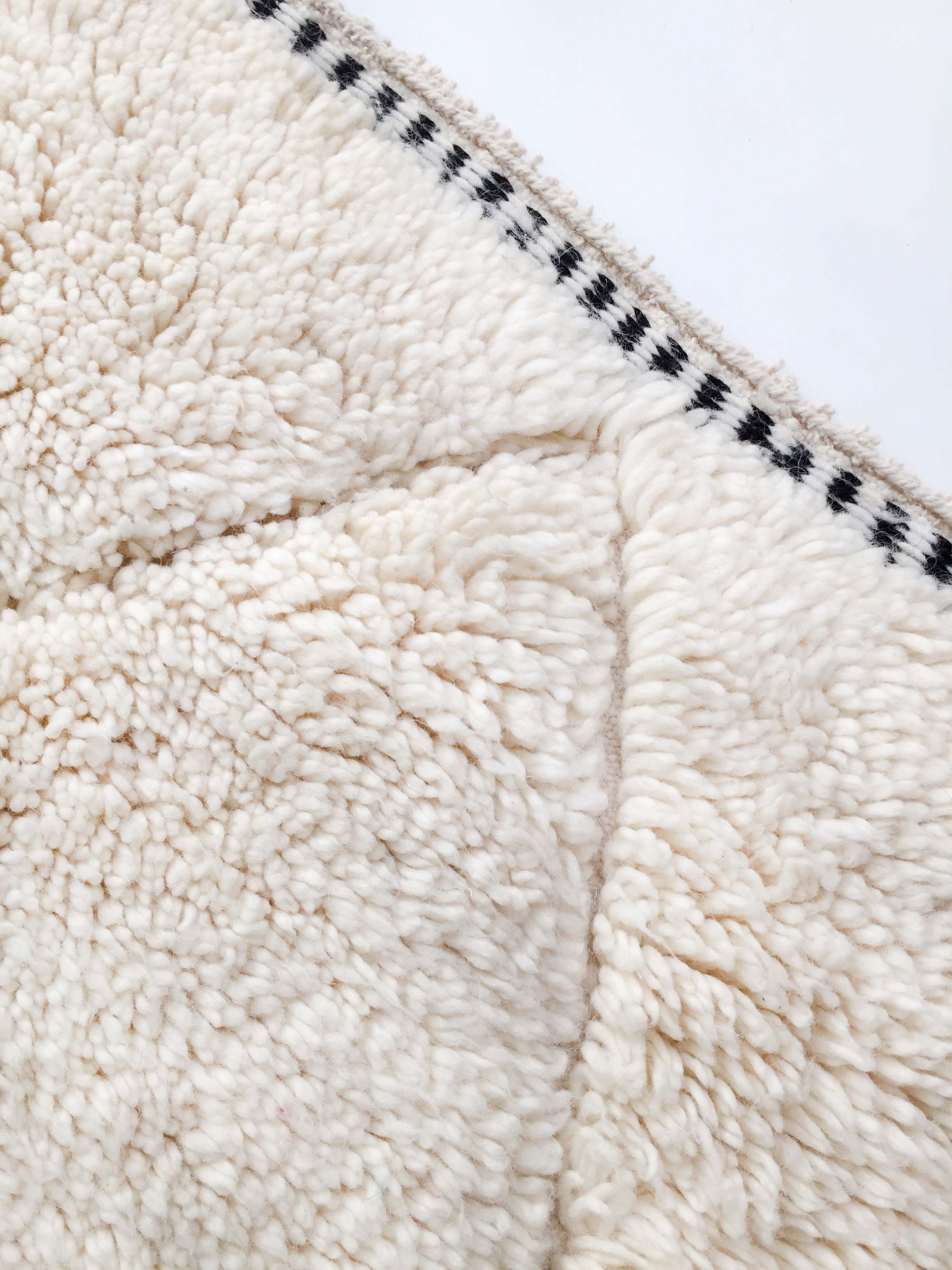 Moroccan Berber carpet Beni Ouarain unbleached with engraved patterns 289x196cm