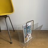 Magazine holder in altuglas