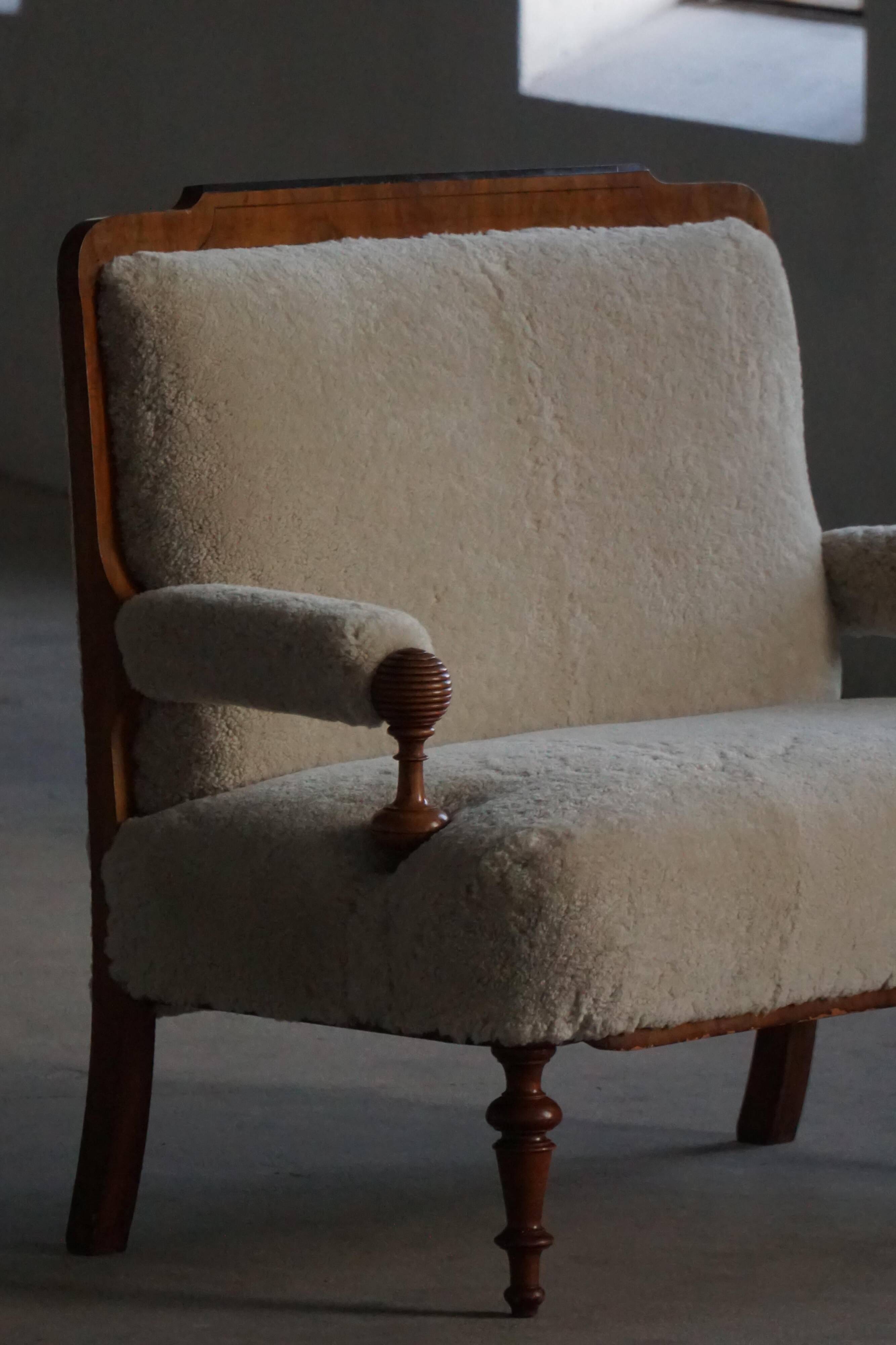 Danish two-seater canapé from the early 20th century in merino wool and wood, 1930s.