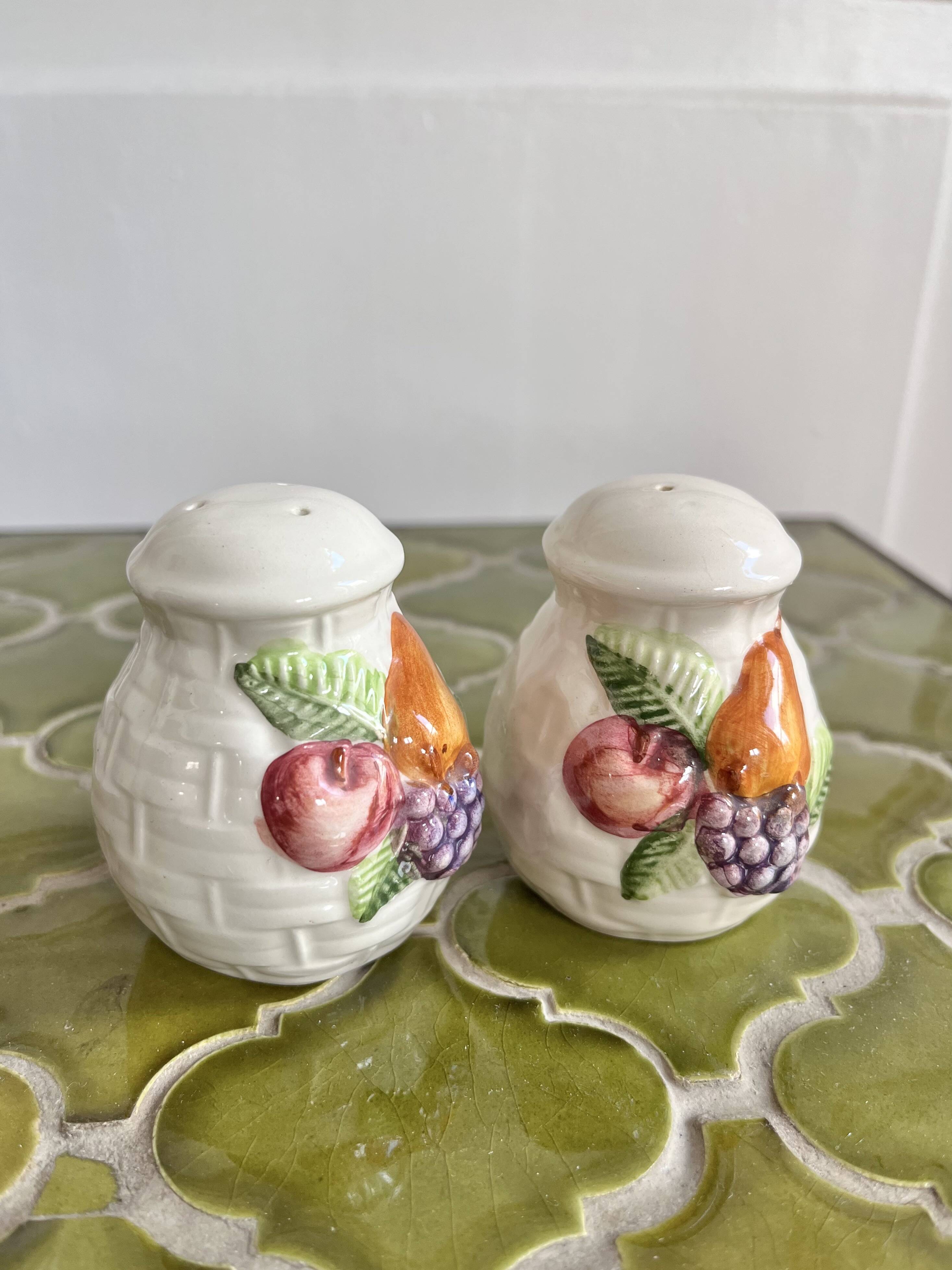 Salt and pepper shaker set