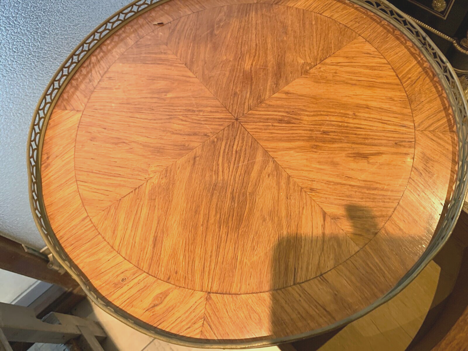 Louis XVI style pedestal table in pink wood marquetry XX century