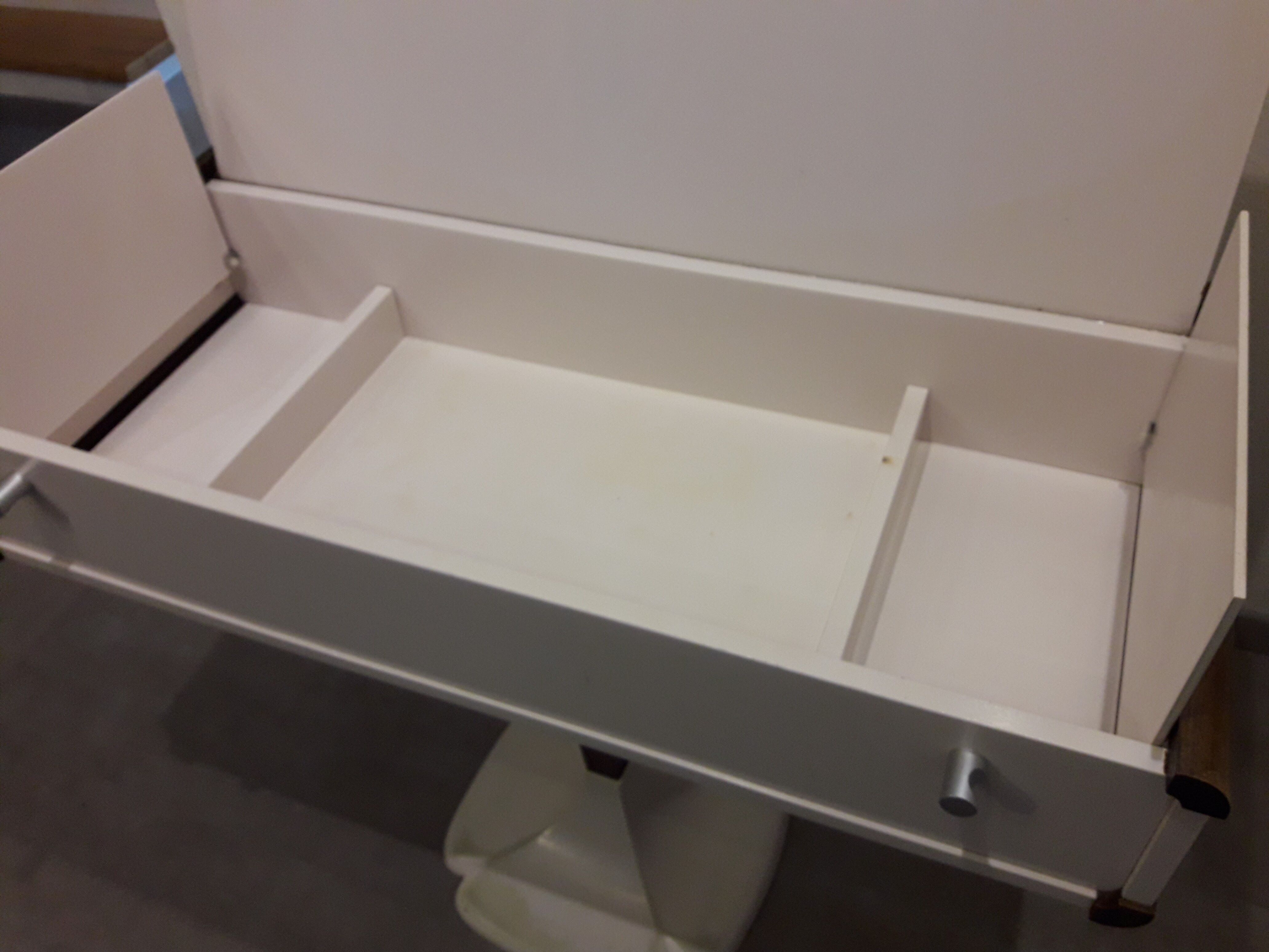 Coiffeuse/console pied trèfle