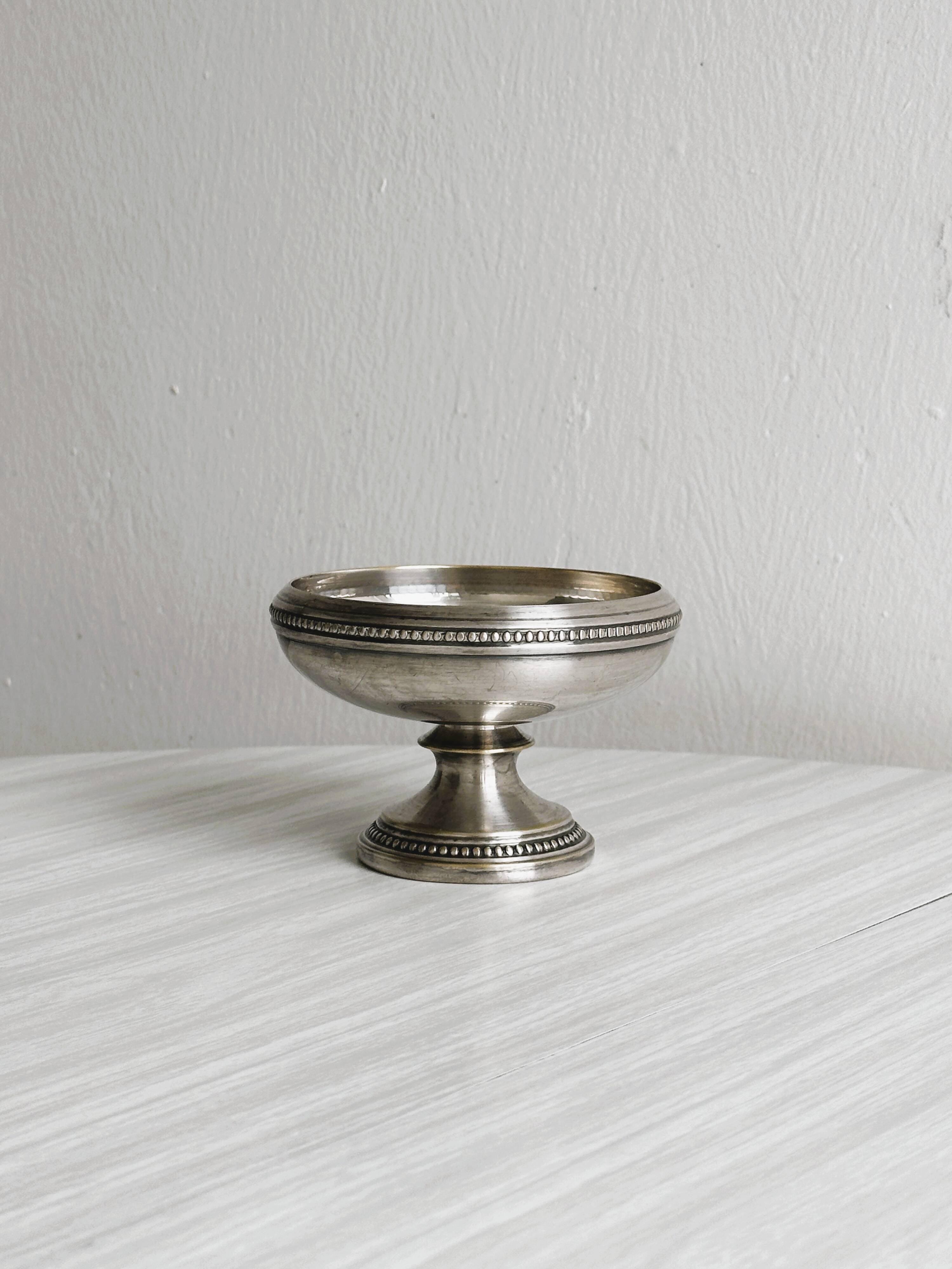 Silver-plated metal presentation bowl