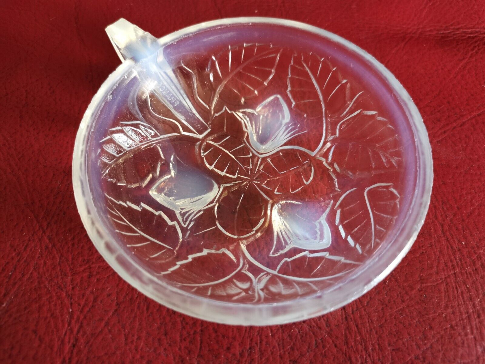 5 cups d'avesn france , art deco hazelnut pattern 11 cm , opalescent glass