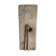 Planche en bois avec pince