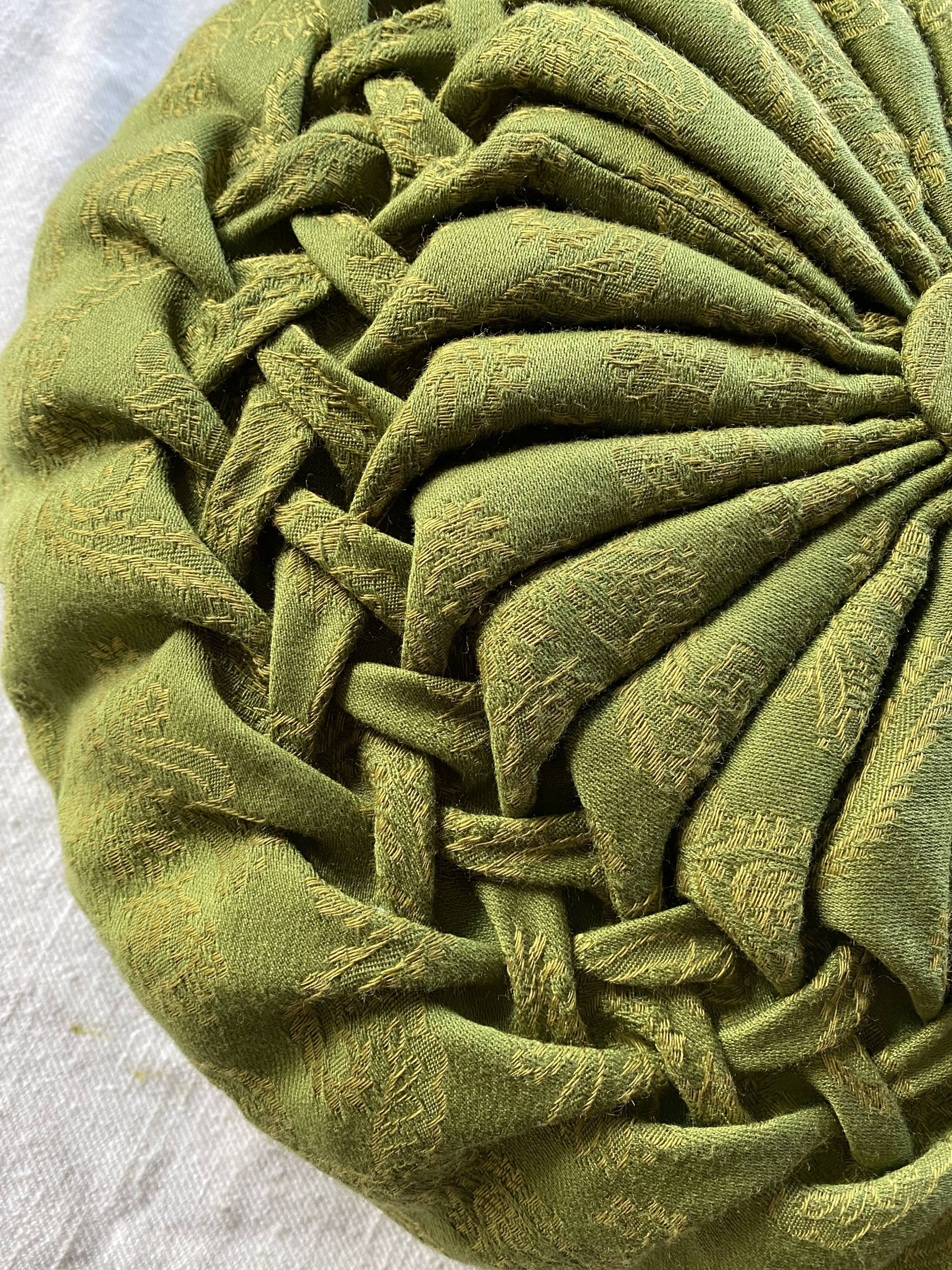Round cushion pleated old fabric