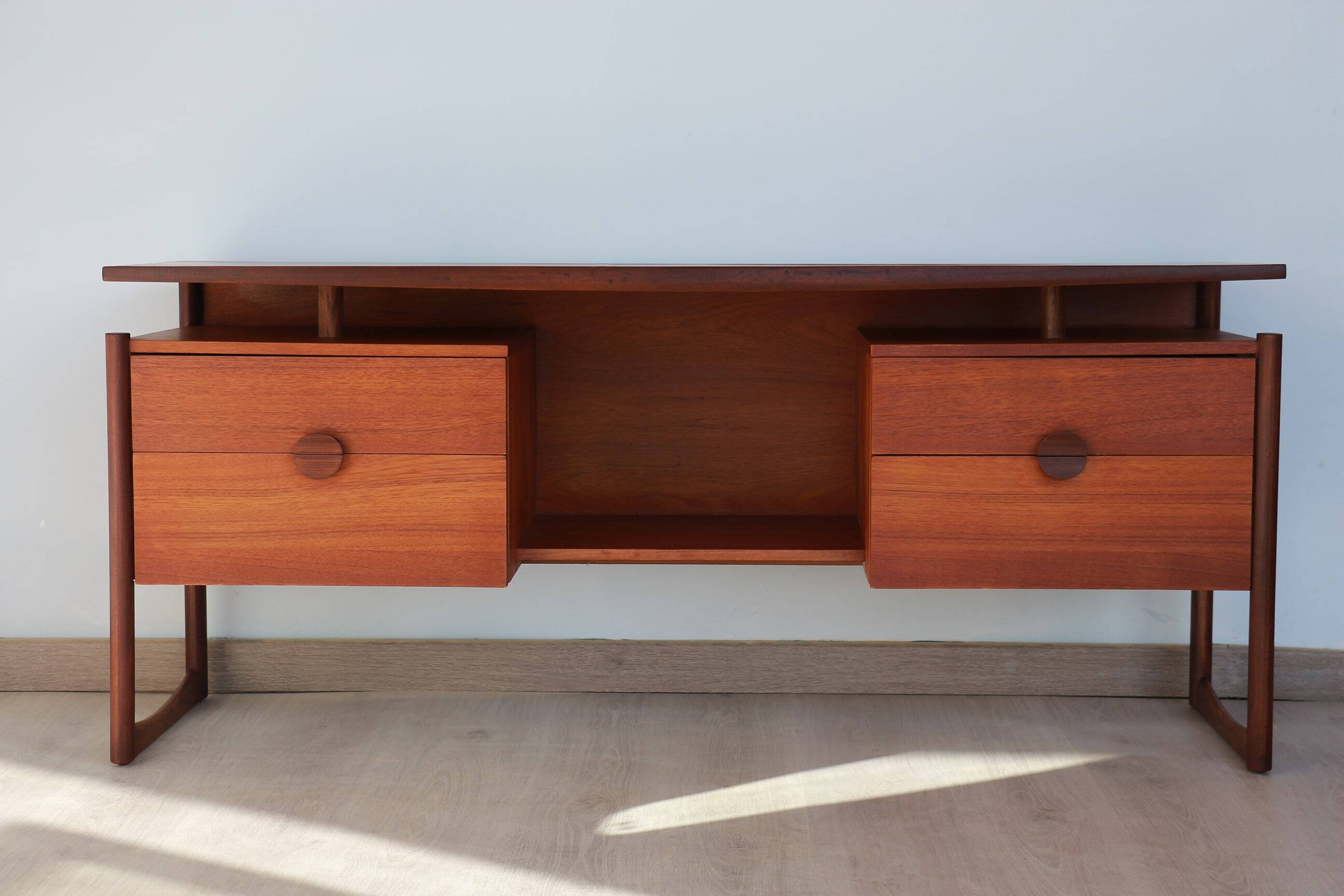 Desk/Dressing table - Durable Suites - 1960