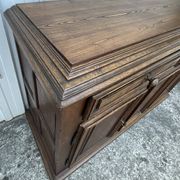 Country-style sideboard in solid oak – 18th century