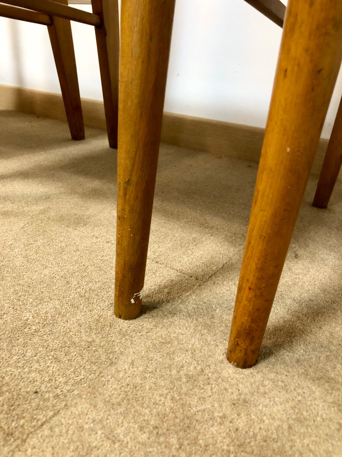 4 Scandinavian chairs seated skaï