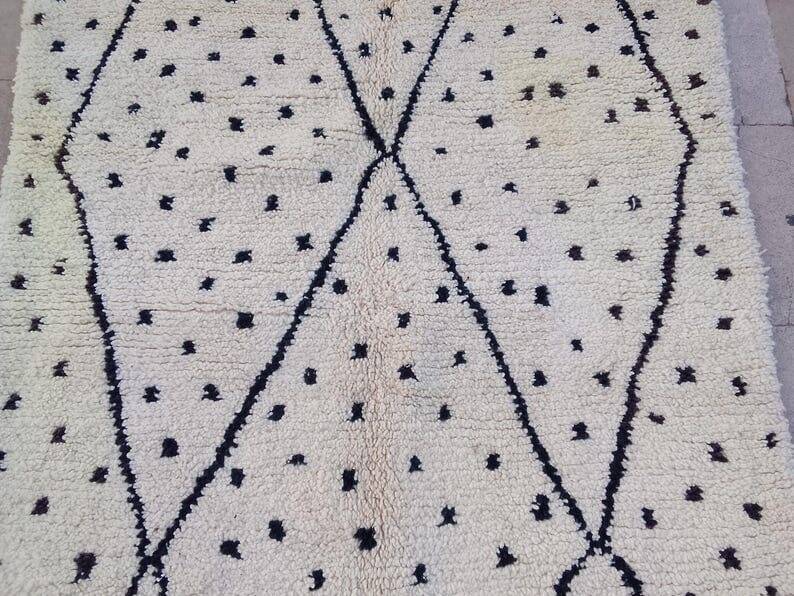 Traditional handmade Berber rug size 150 x 250 cm