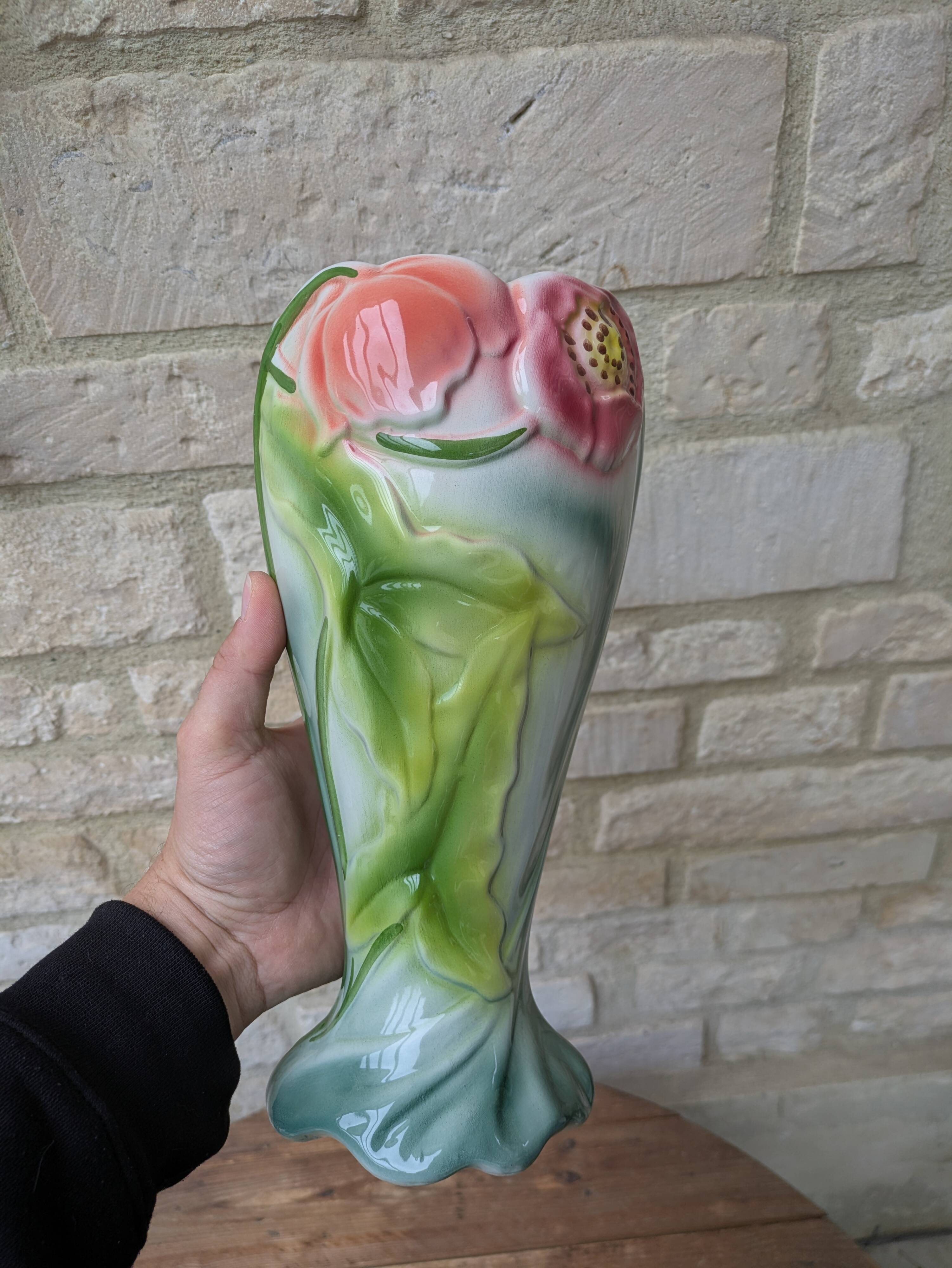Antique large slipware vase decorated with anemones, Saint Clément, H30cm.