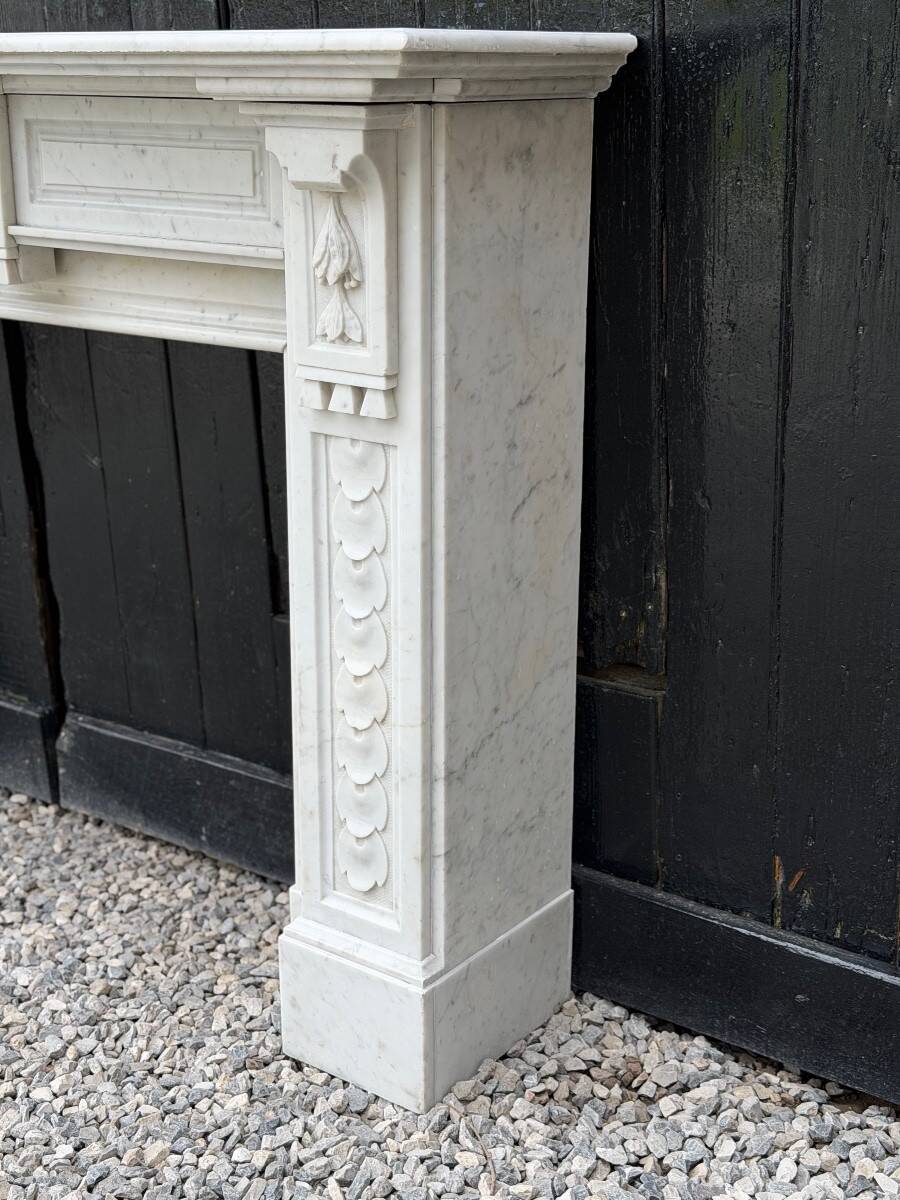 Louis XVI style fireplace in Carrara marble, circa 1880.
