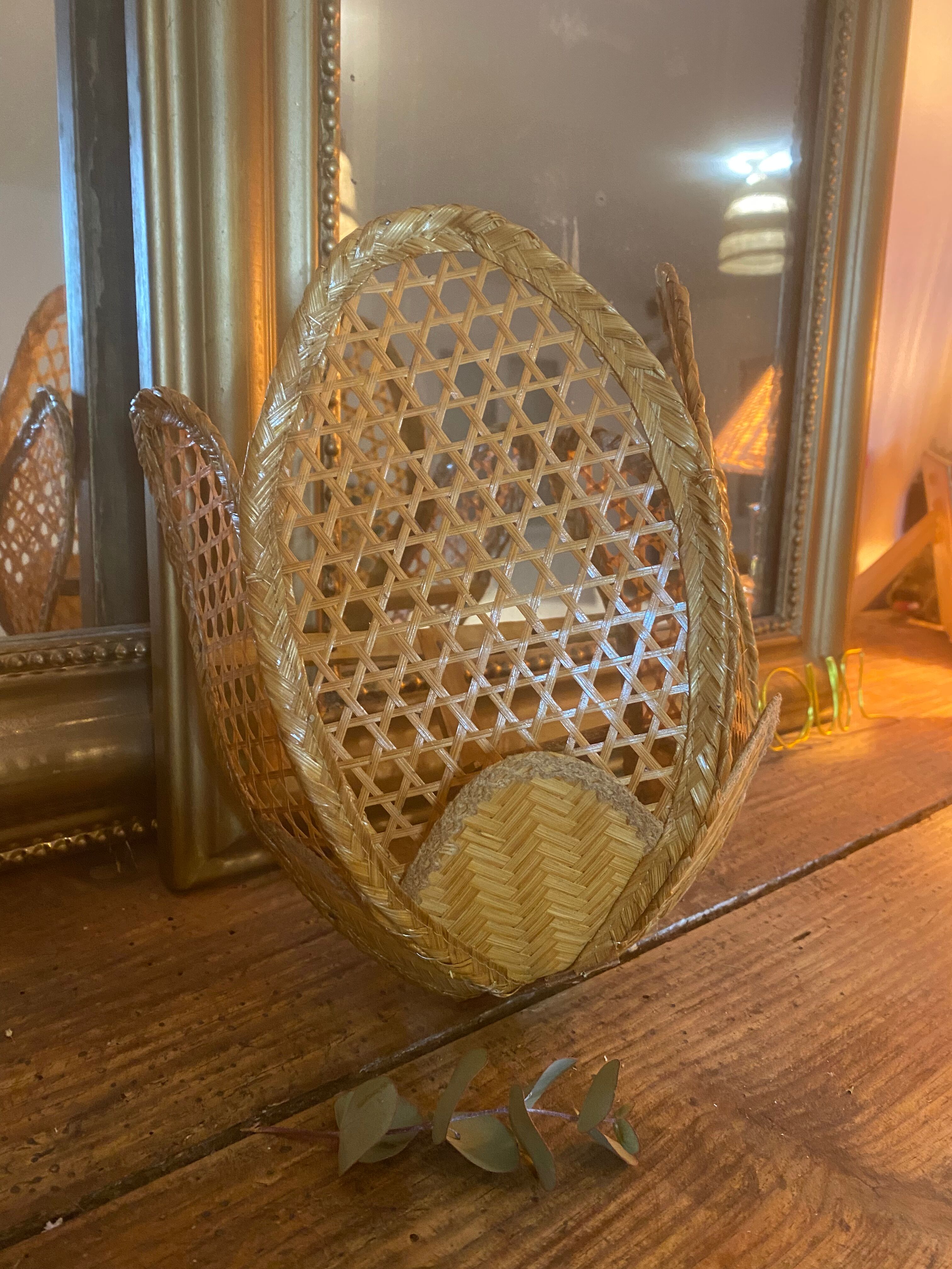 Wicker wall lamp