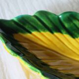 Empty pocket in the shape of a leaf in very good condition